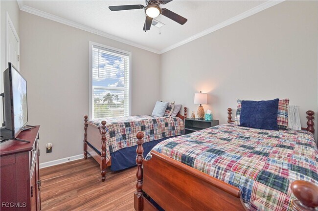 Building Photo - 3524 Fifth Ave