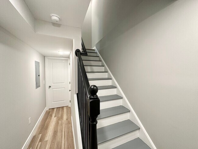 Building Photo - 2009 N Darien St