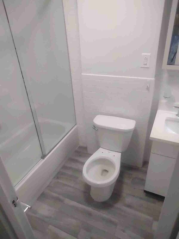 Building Photo - E. 46th St, Lexington Ave