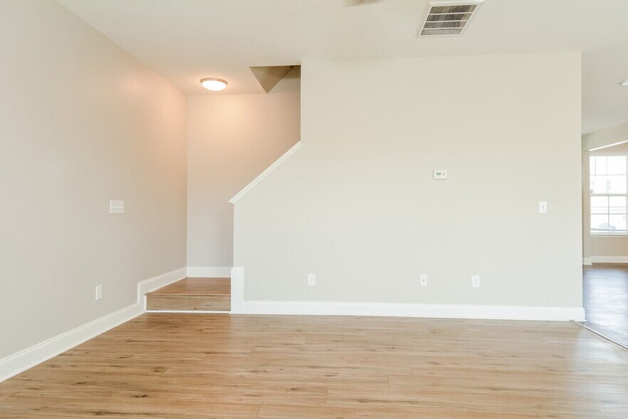 Building Photo - 854 Stable Fern Dr