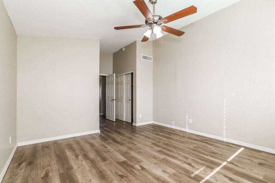 Building Photo - 2345 E Gelding Dr