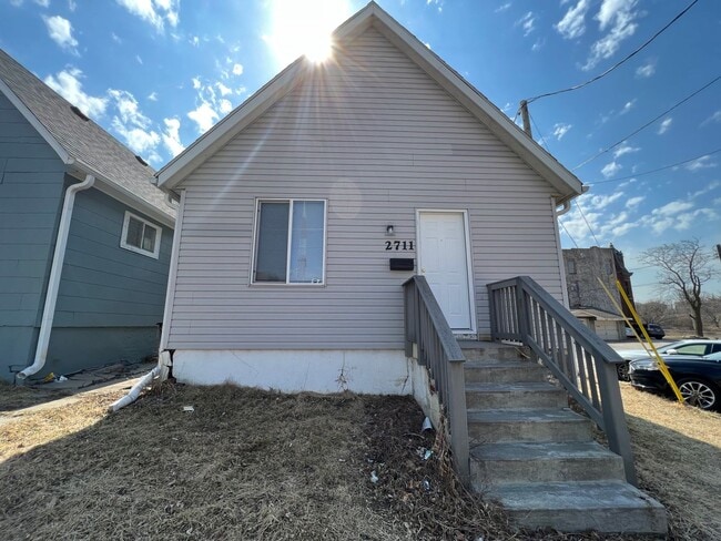 Building Photo - Renovated 2BR House