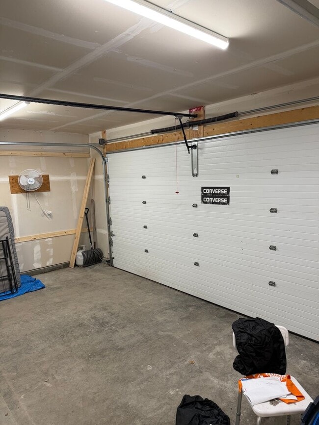 Building Photo - Three bedroom two bath home