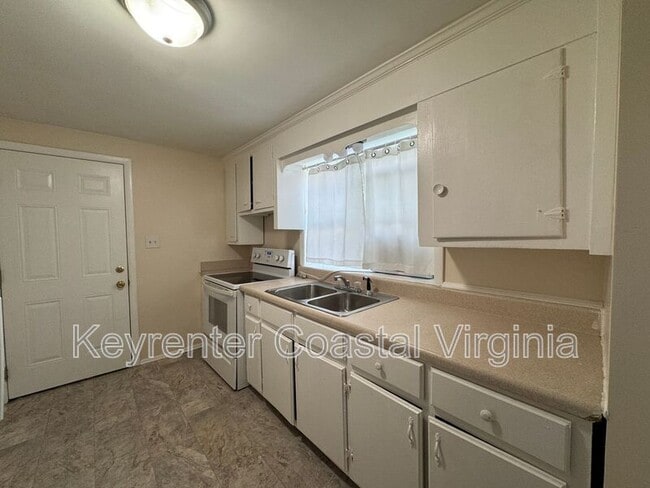 Building Photo - 1026 43rd St