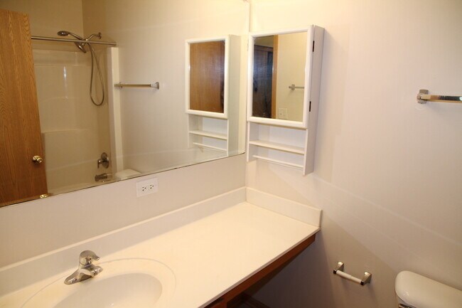 Building Photo - 383 Chesapeake Ln