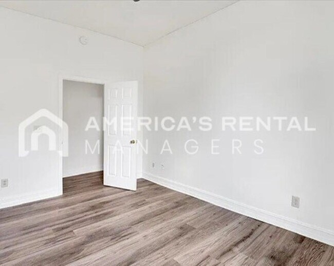 Building Photo - Room to Roam: Expansive Home with Screened Porch - Coming Soon!!