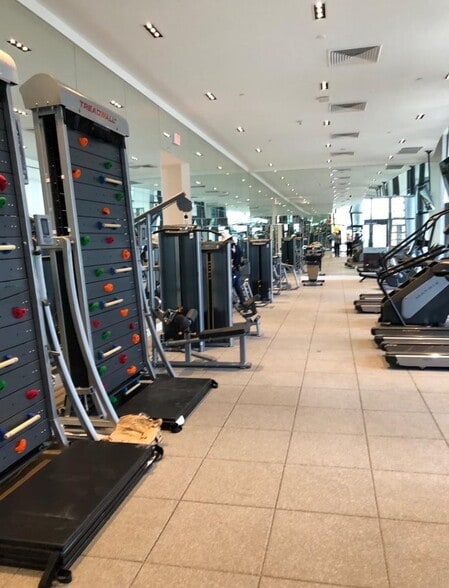 Building Photo - 1600 NE 1st Ave