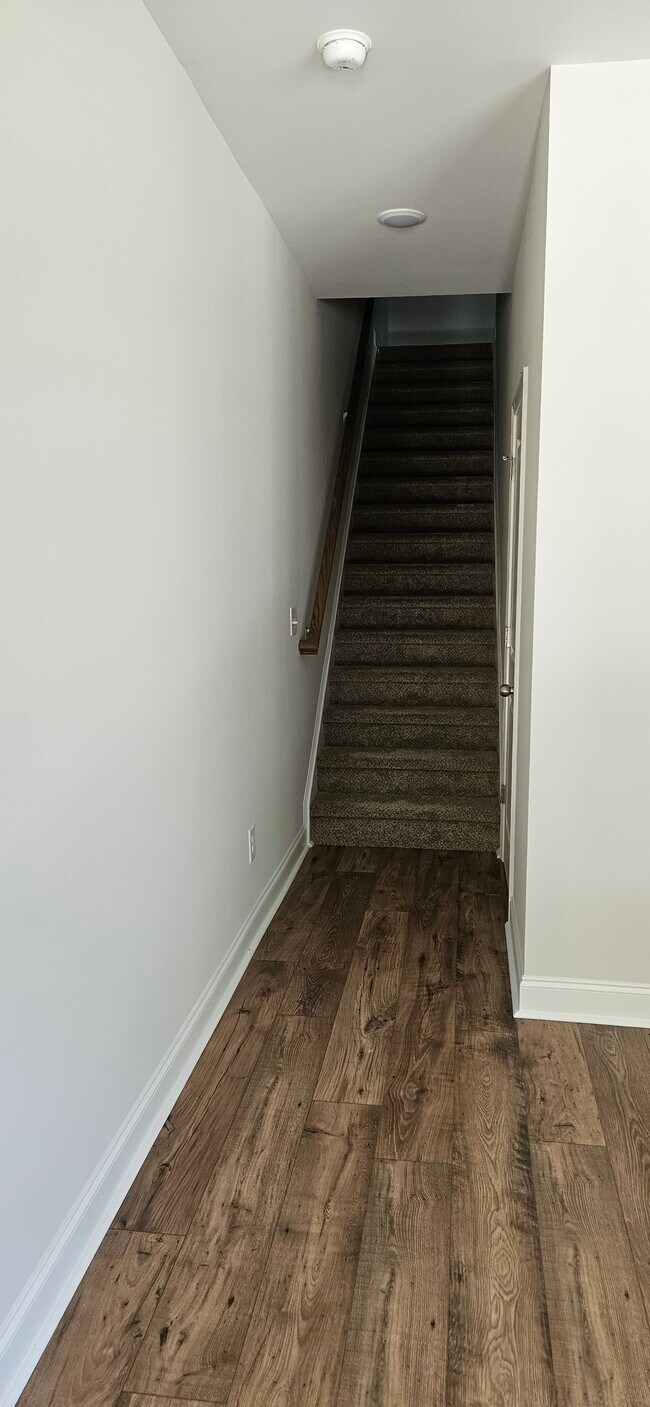 Building Photo - 1240 Ainsworth Alley