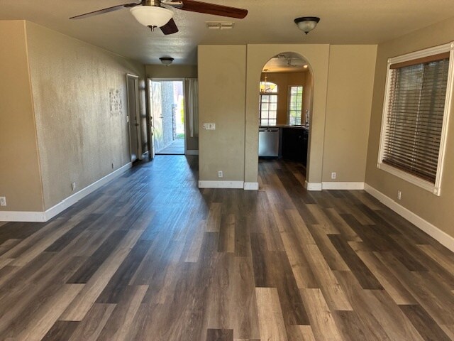 Building Photo - 2537 E Kent Ave