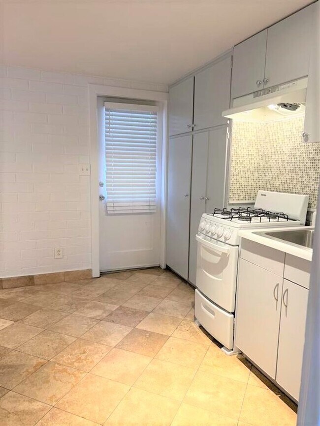 Building Photo - 4127 N 18th Pl