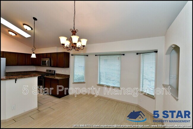 Building Photo - 5005 Moon Ranch Ln