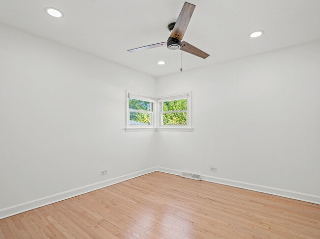 Building Photo - 3824 Sunset Ave