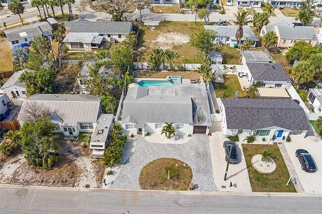 Building Photo - Coastal Luxury Living Just Minutes from Madeira Beach - 3bed | 2 bath