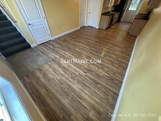 Building Photo - 11 Basketball Ct