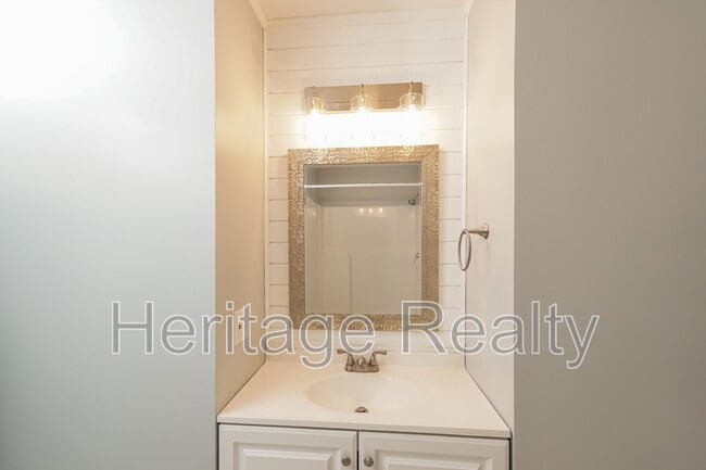 Building Photo - 880 Glenfield Dr