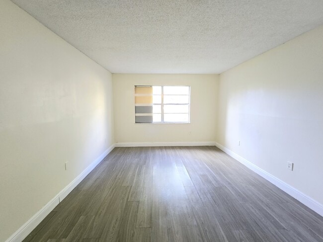 Building Photo - 4334 NW 9th Ave