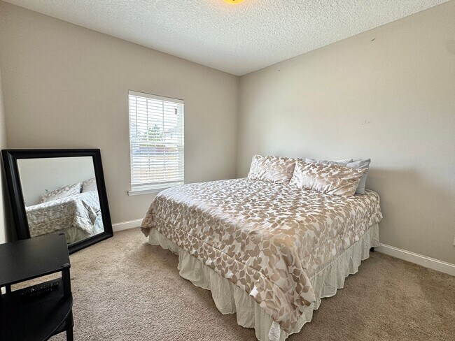 Building Photo - MOVE-IN READY [PET FRIENDLY]
