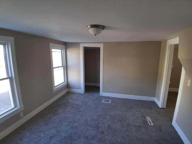 Building Photo - 3 Bedroom single family homes