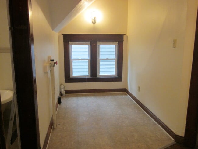 Building Photo - 832 Columbia Ave