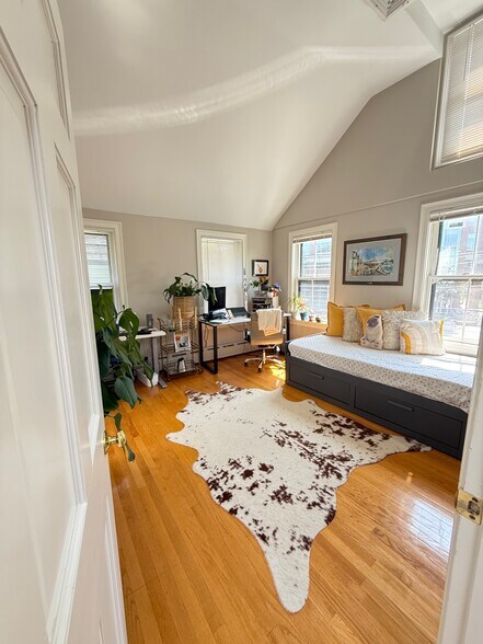 Primary Photo - 13 Webster Ave