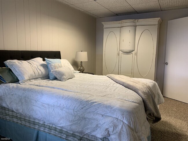 Building Photo - 2 br, 1 bath House - 157 Forest Ct Unit B