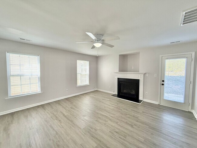 Building Photo - Updated 4BD, 2.5BA Raleigh Home With Easy ...