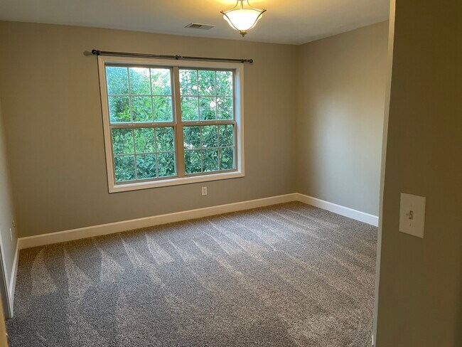 Building Photo - 940 Sunny Slope Trace