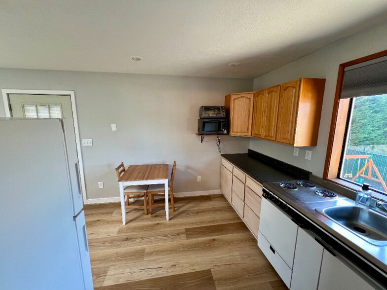 Building Photo - 13817 2nd Ave SW