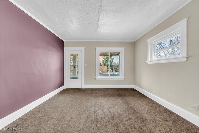 Building Photo - 977 Yellowstone Rd