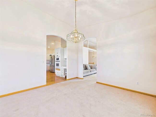 Building Photo - 1185 S Park Dr