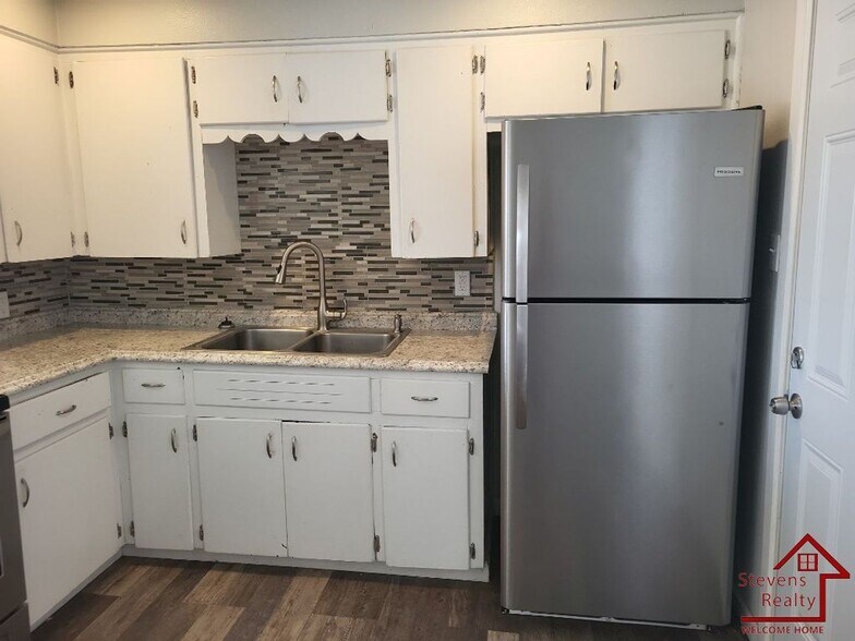 Building Photo - 1803 NW Lindy Ave