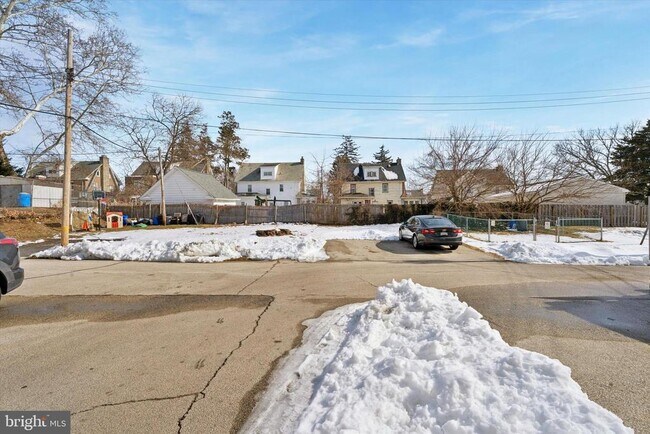 Building Photo - 811 Burmont Rd