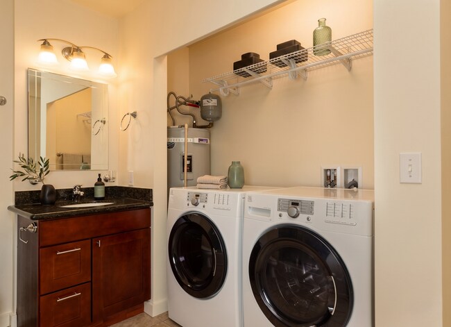 Building Photo - Sun-Filled 2BR/2BA Retreat w/ Split Layout, In-Unit W/D & Parking – Spacious 1,009 Sq Ft!