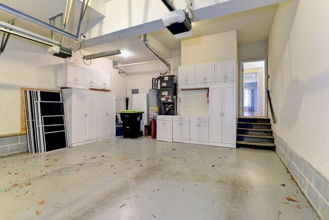 Building Photo - Low Maintenance Living in Williamsburg