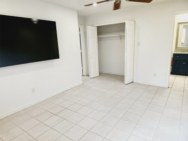 Building Photo - 23503 Prairie Bird Dr