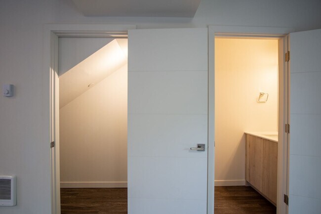 Building Photo - Stylish + Modern Corner 2-Bedroom Townhouse!