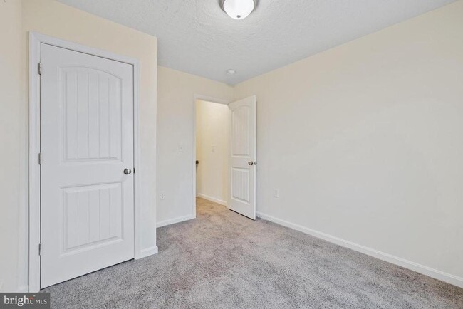 Building Photo - 300 Alfalfa Dr