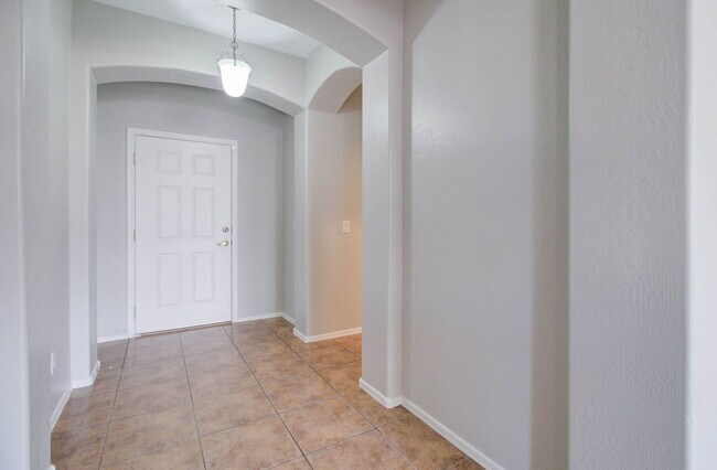 Building Photo - 15882 N 172nd Ln