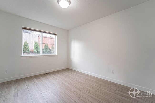 Building Photo - 10402 NE 67th Ave