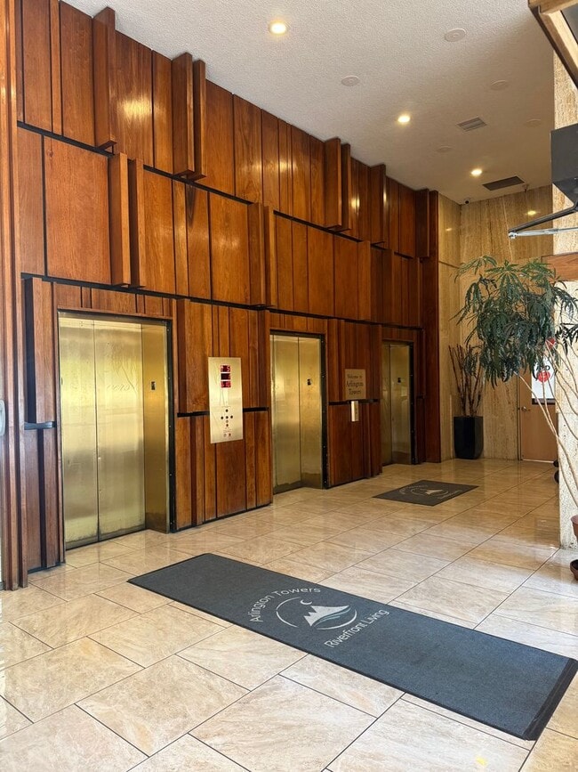 Building Photo - 100 N Arlington Ave
