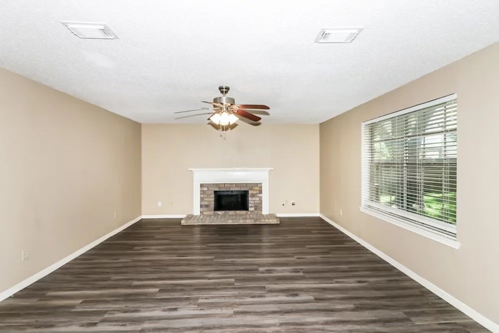 Building Photo - 16110 Sweetwater Creek Dr
