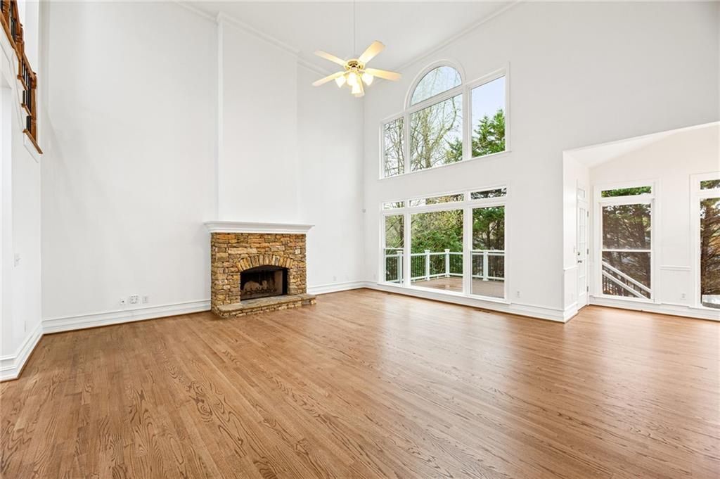 Building Photo - 1158 Queensgate Dr SE