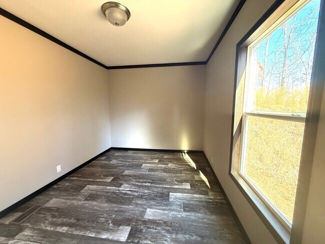 Building Photo - 3 bed 2 bath Mountain Living home!