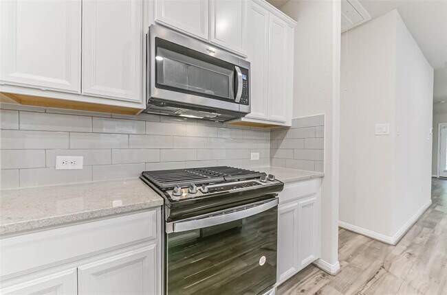 Building Photo - 17590 Rosette Grass Dr