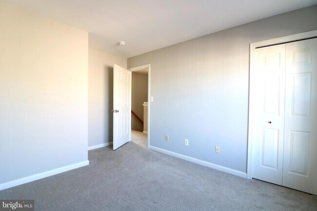 Building Photo - 2581 Sutters Mill Dr