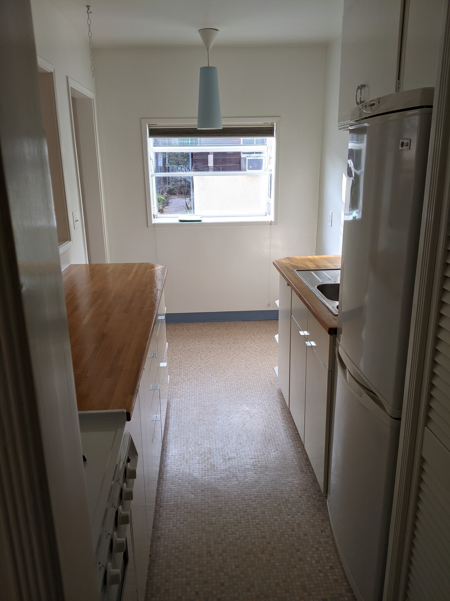 Building Photo - 1546 Rendall Pl