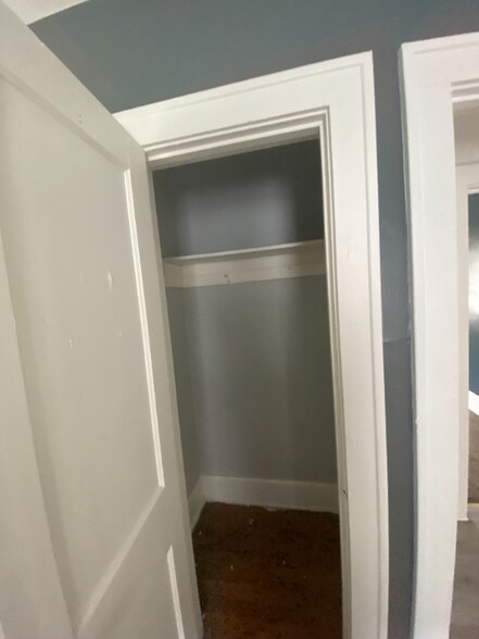 Building Photo - 3839 Hazelhurst Ave