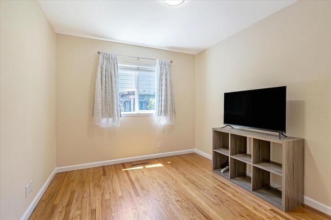 Building Photo - Available for July 1st Move In