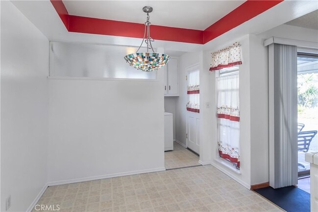 Building Photo - 11543 Swinton Ave