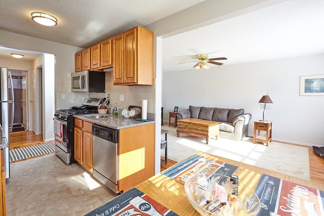 Building Photo - 131 Salmon Brook Dr